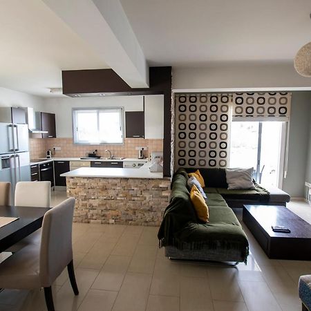 Glabur Stays - The Executive 2 Bdr - Nicosia City, Free Parking & Wifi, Welcomes You!!! Bagian luar foto