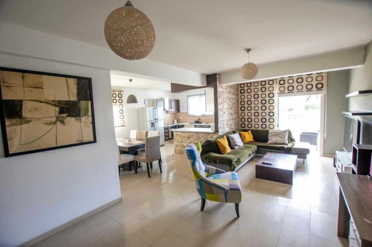 Glabur Stays - The Executive 2 Bdr - Nicosia City, Free Parking & Wifi, Welcomes You!!! Bagian luar foto